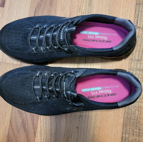 Skechers walking shoes - Picture 4 of 8